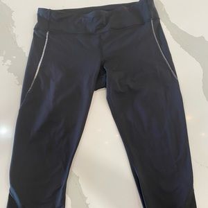 Lululemon On Track Tight. Black, crop (21”)